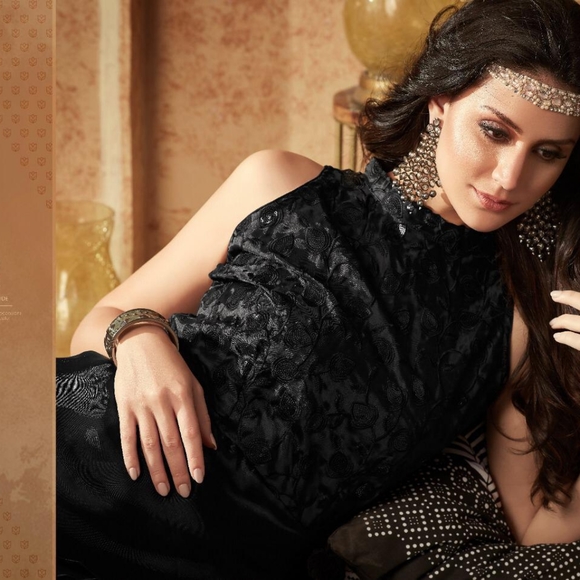 Gowns - Picture 8 of 8